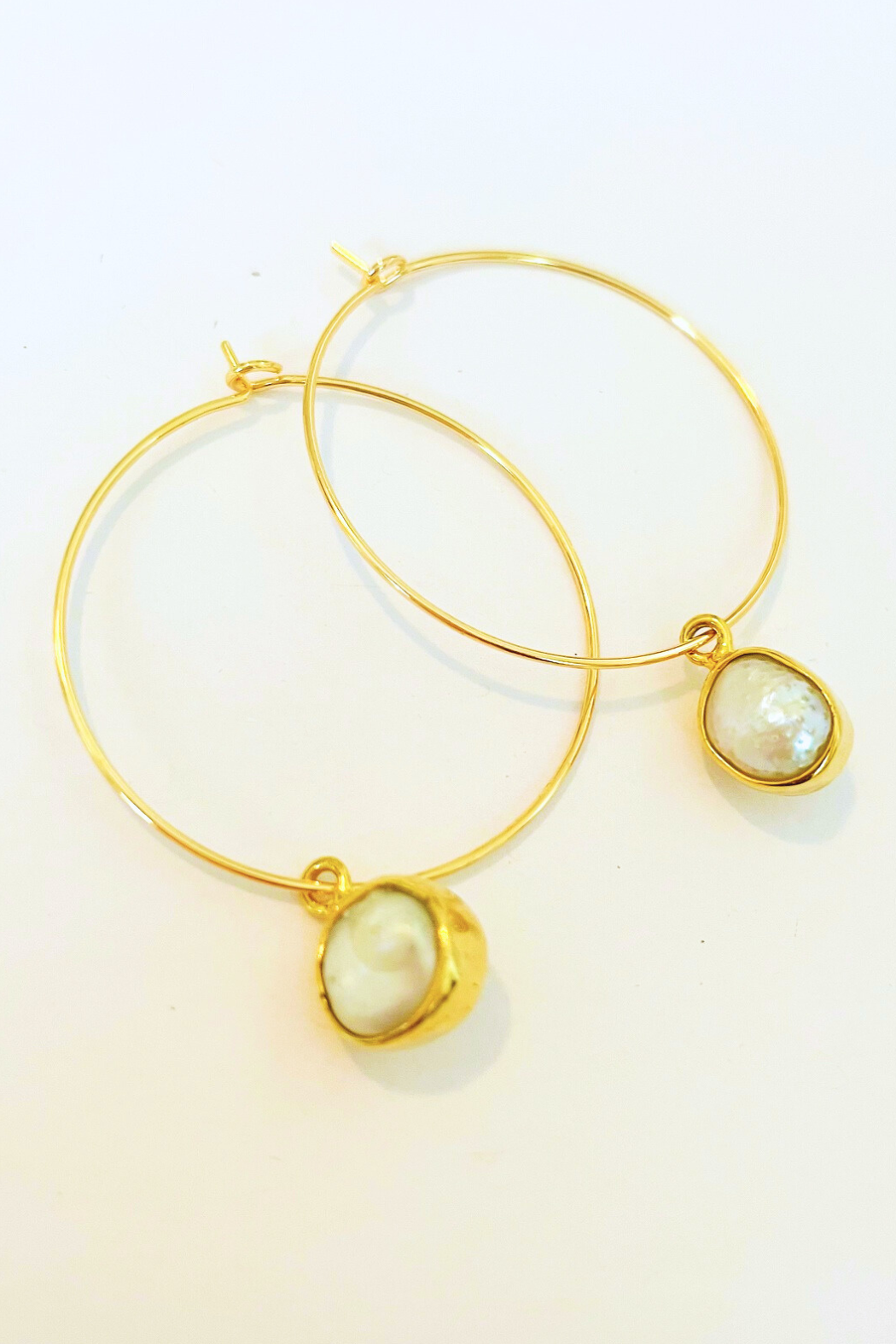 1" Mini Hoops ~ Pearl Bezel Round Framed