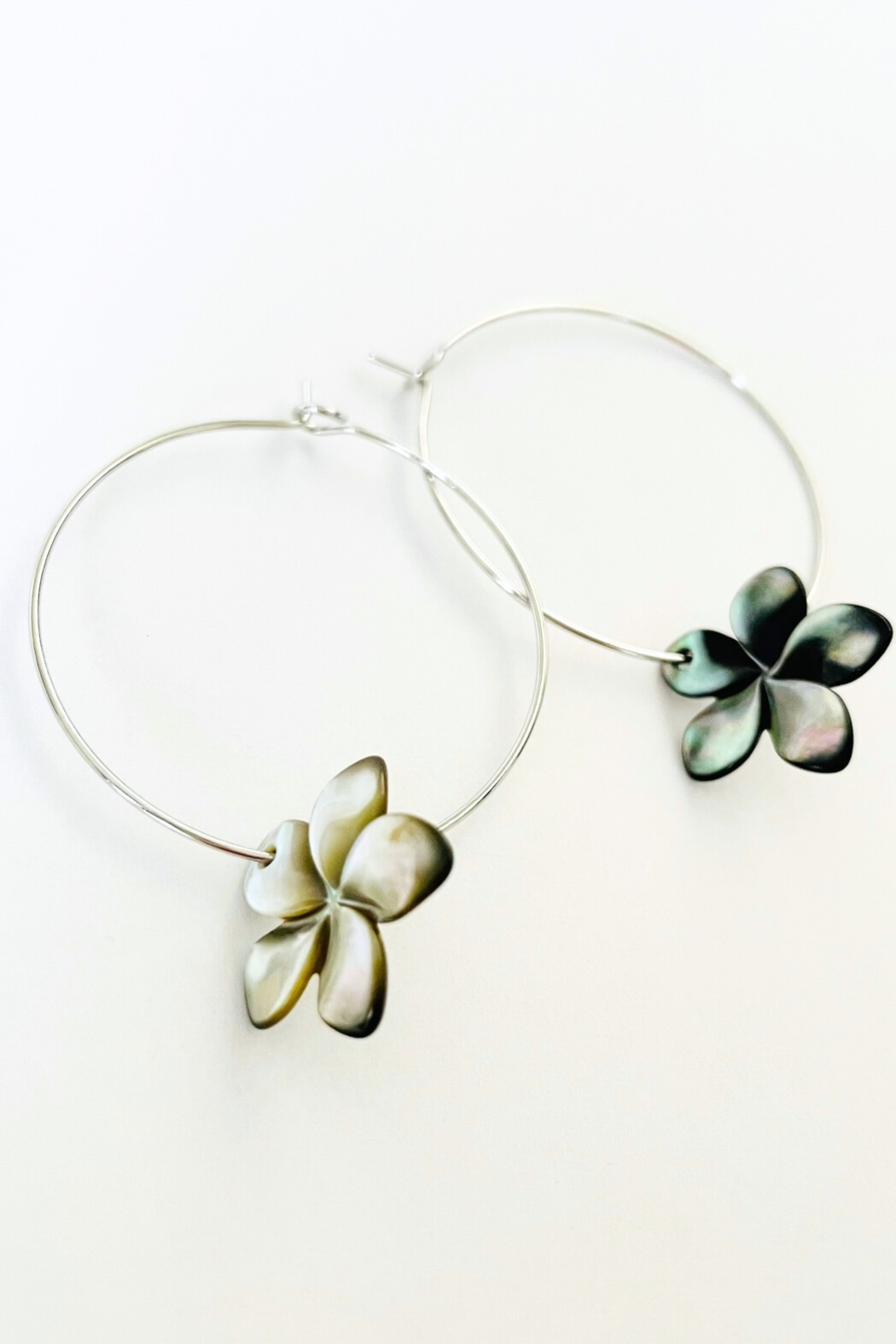 Polynesia Plumeria Black Mother of Pearl Earring