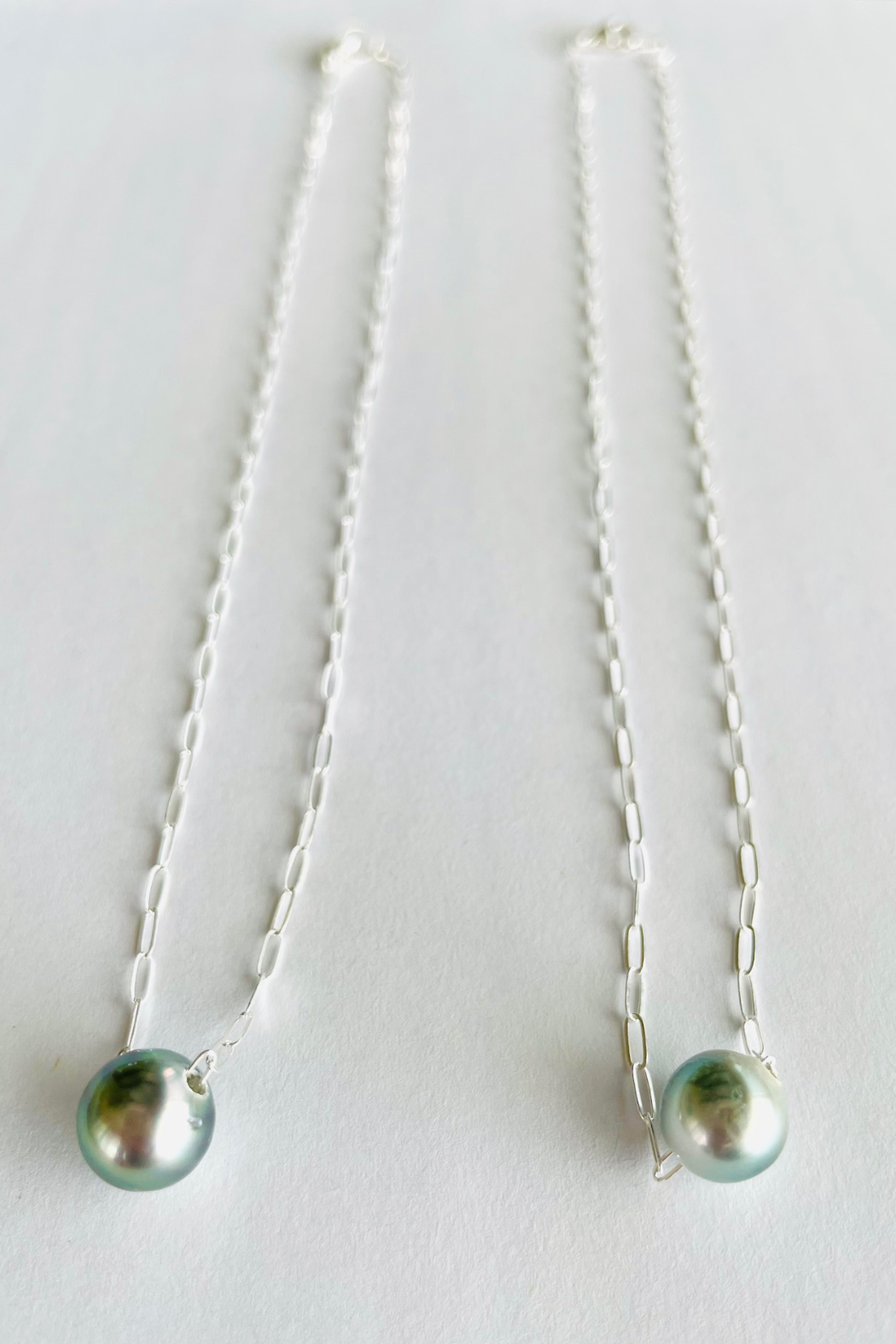Tahitian Medium Pearl Silver Floating Necklace