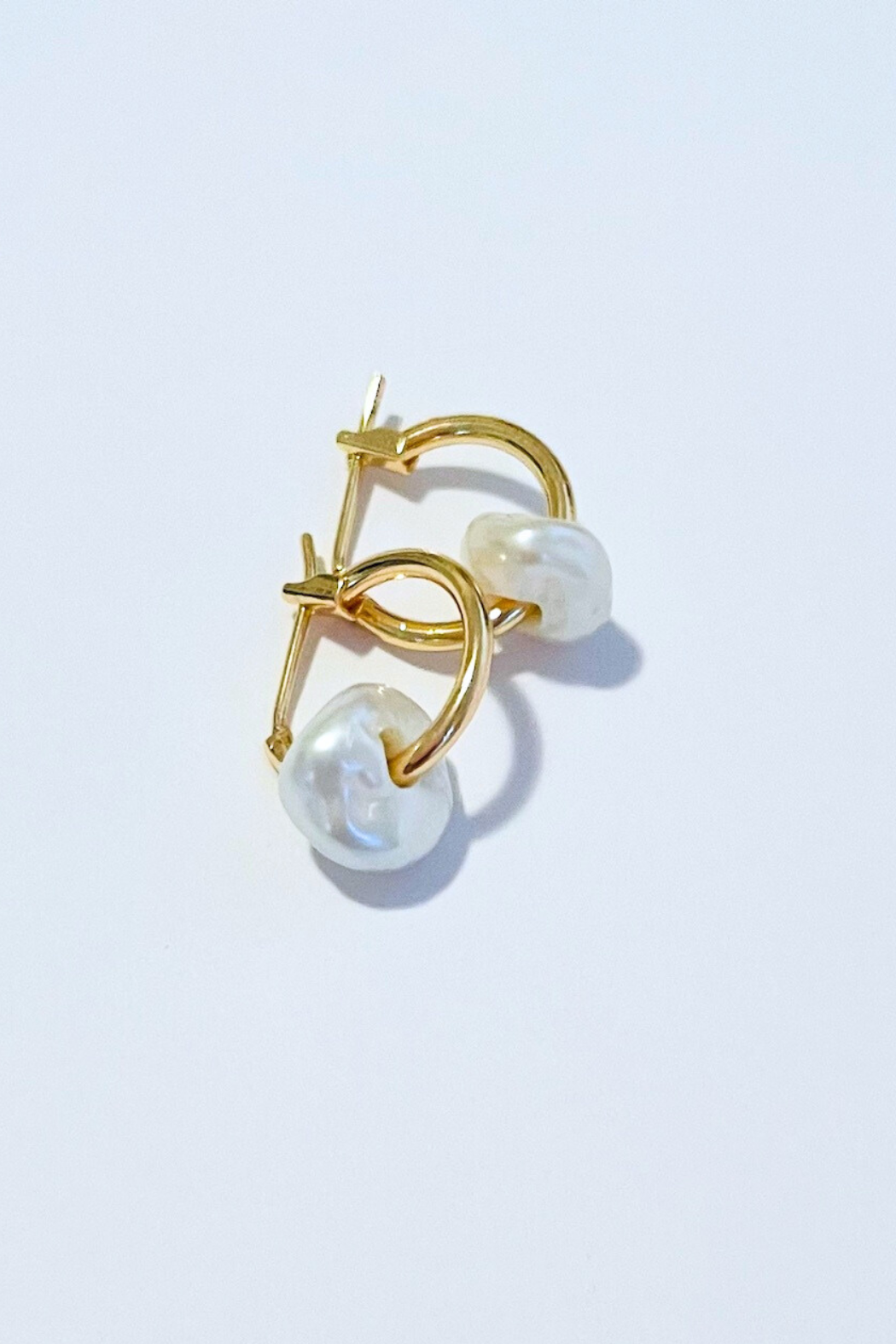 Keshi ~ Huggie Hoops