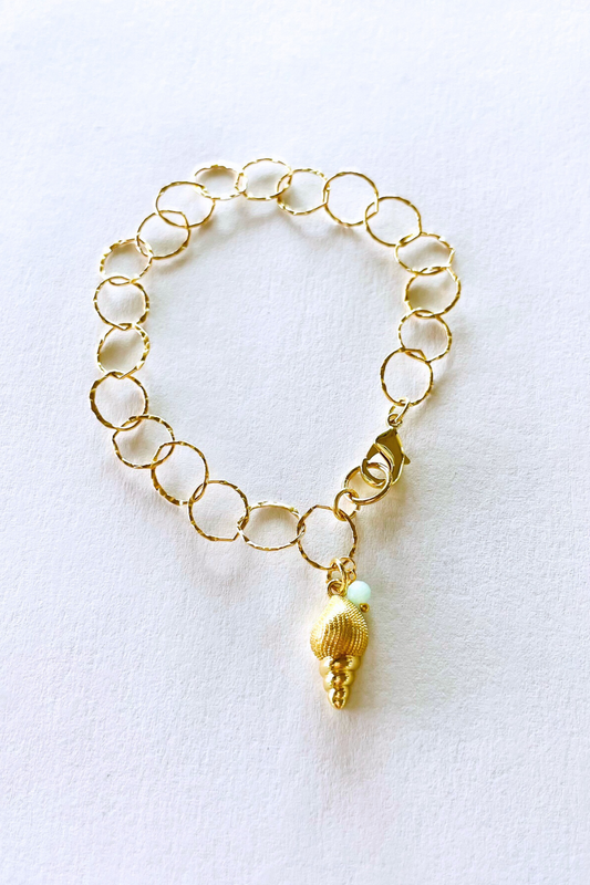 Hawai'i Sea Shell Gold Hammered Circle Bracelet