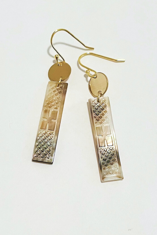 Kekoa Small Gold Disc Carved Shell Earring