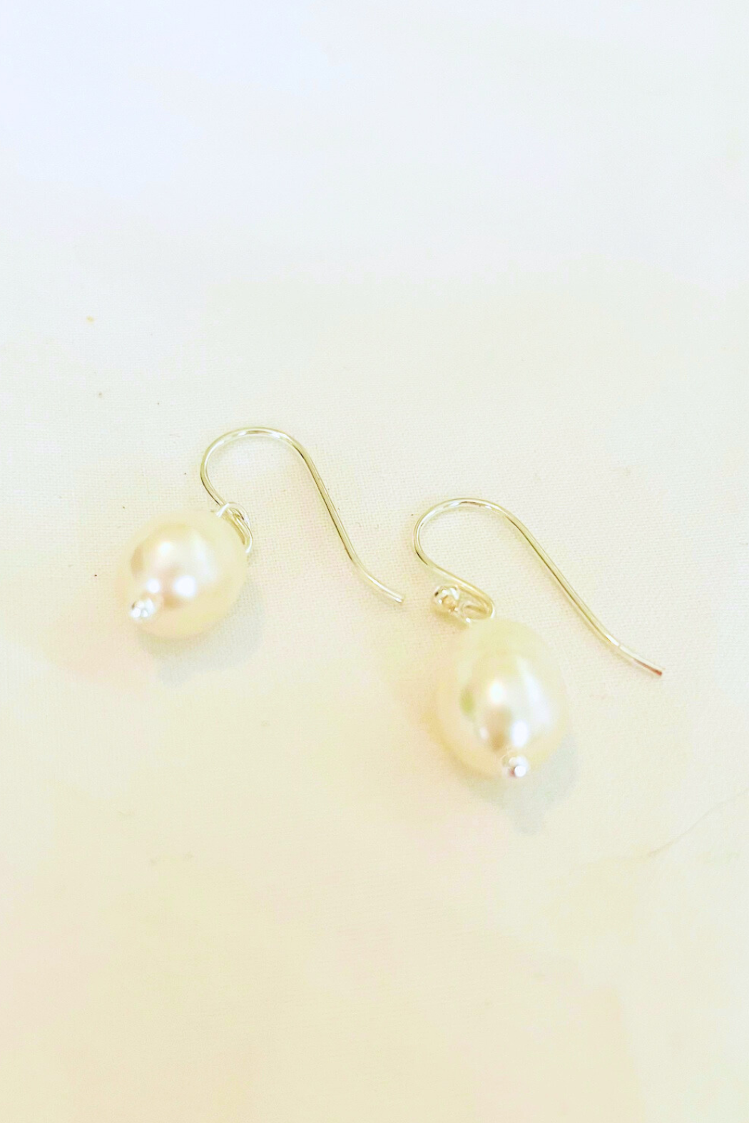 Mini Pearl Dangle