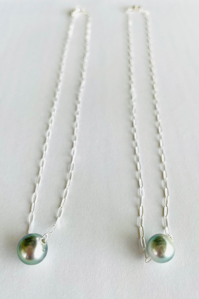 Tahitian Medium Pearl Silver Floating Necklace
