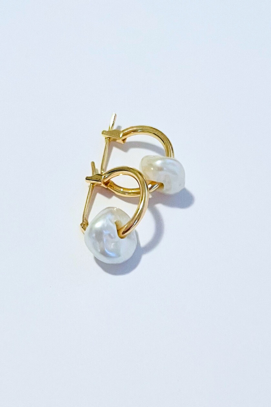 Keshi ~ Huggie Hoops